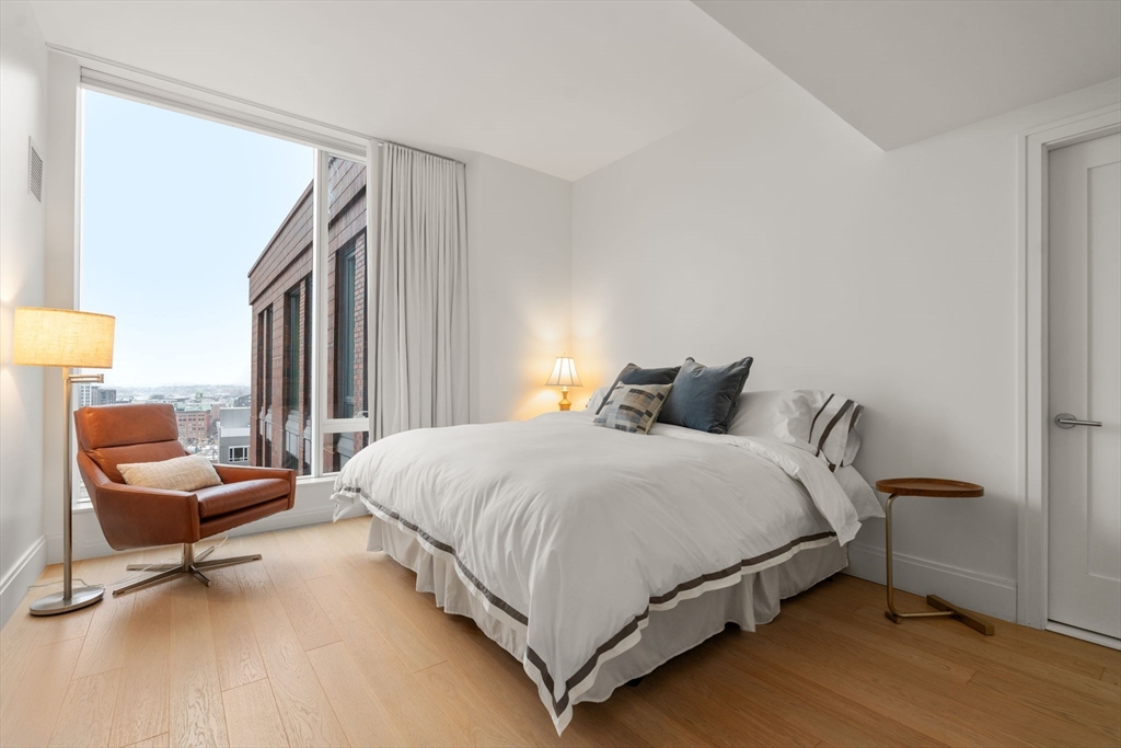 380 Harrison Ave Unit: PH2M