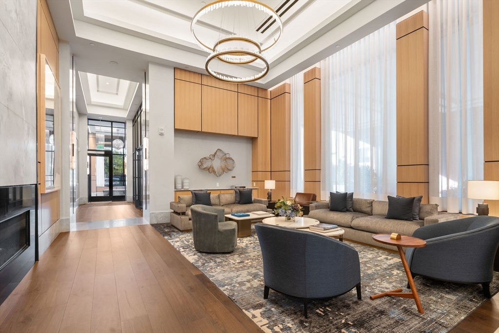 380 Harrison Ave Unit: PH2M