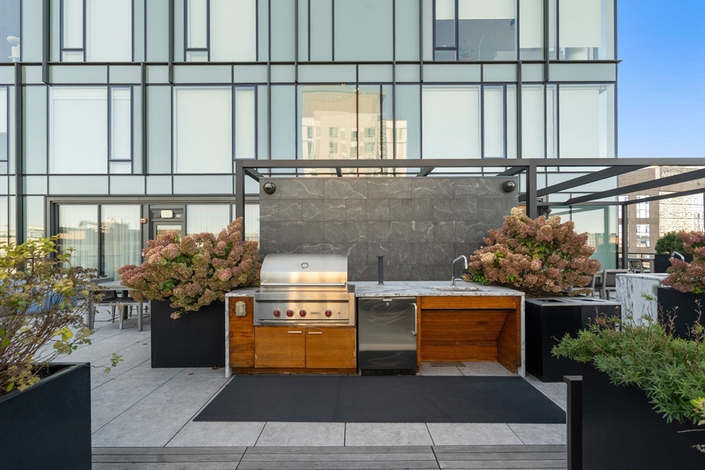 380 Harrison Ave Unit: PH2M