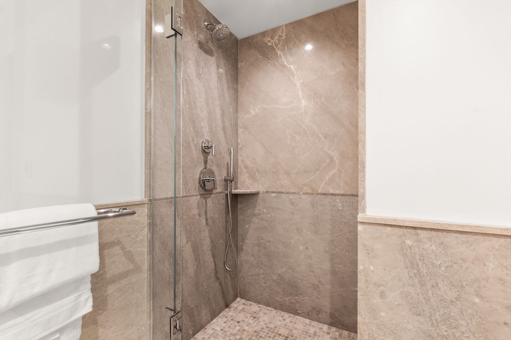 380 Harrison Ave Unit: PH2M