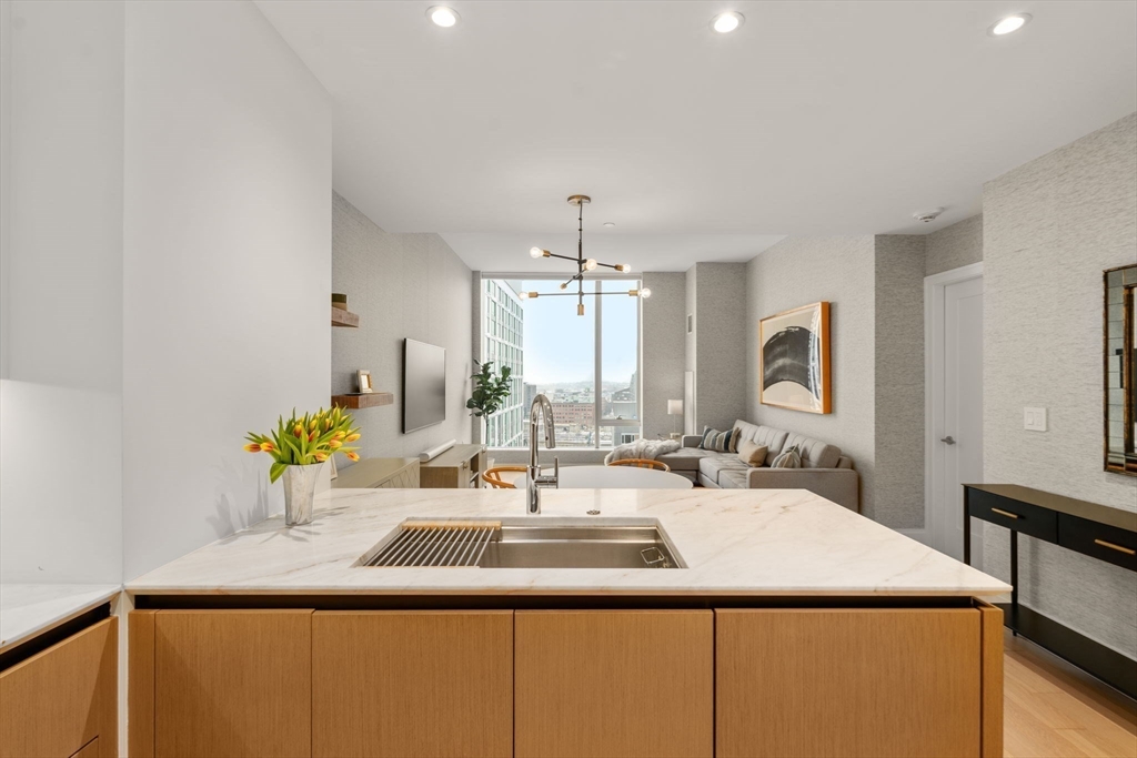 380 Harrison Ave Unit: PH2M