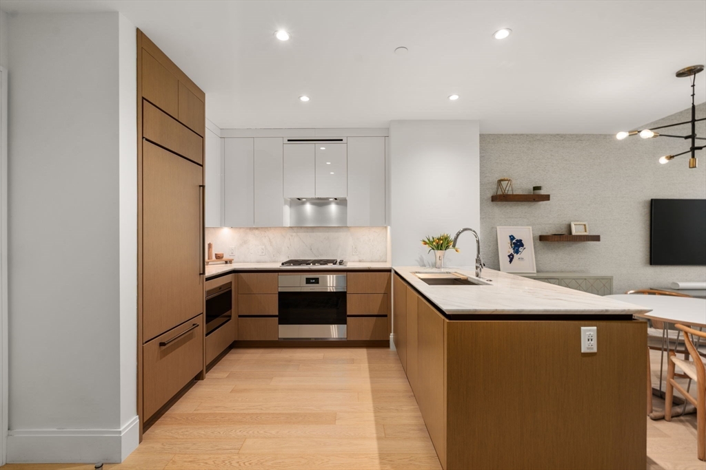 380 Harrison Ave Unit: PH2M