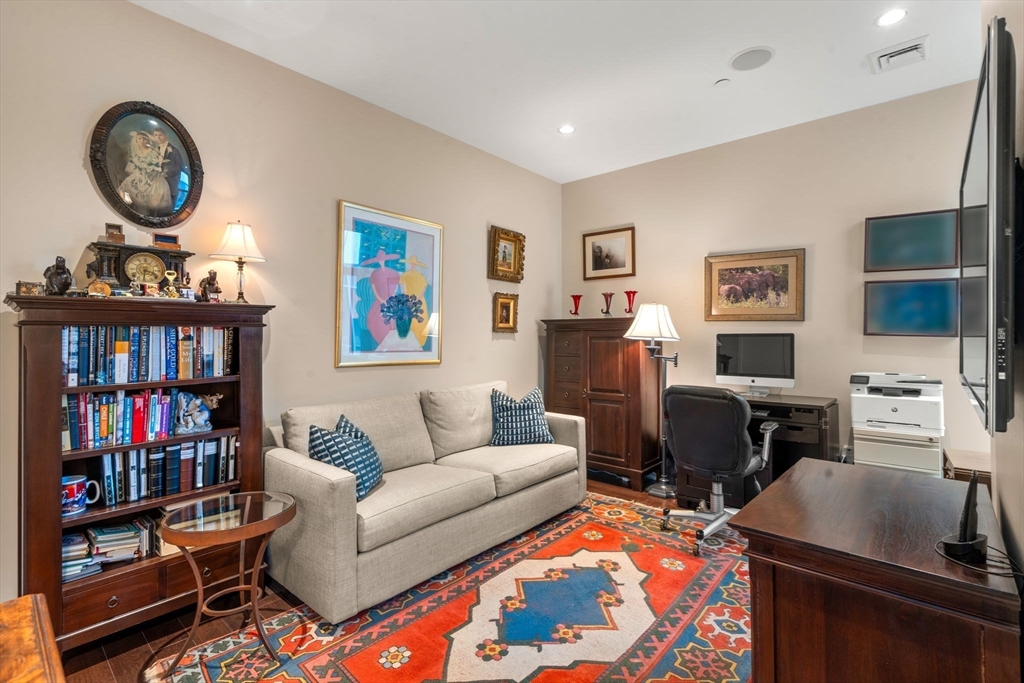 43 Westland Ave # 605