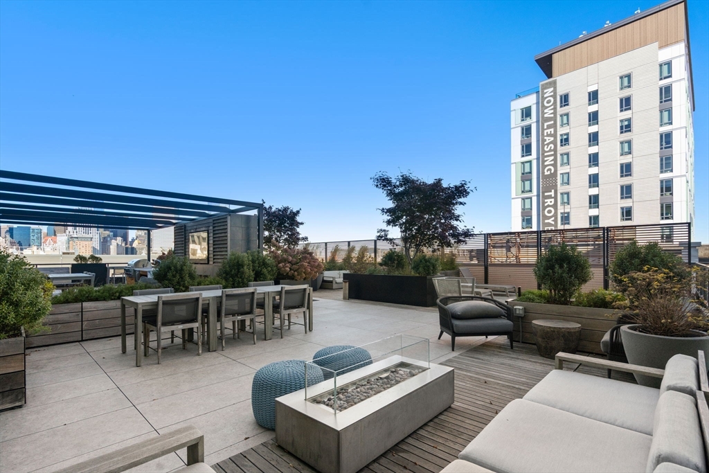 380 Harrison Ave # 1118