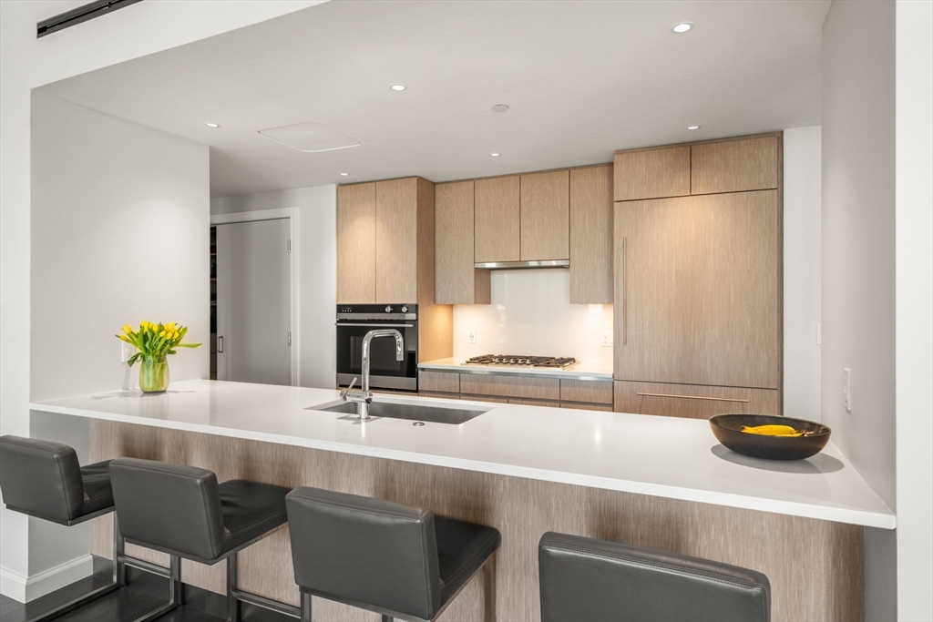 43 Westland Ave # 712