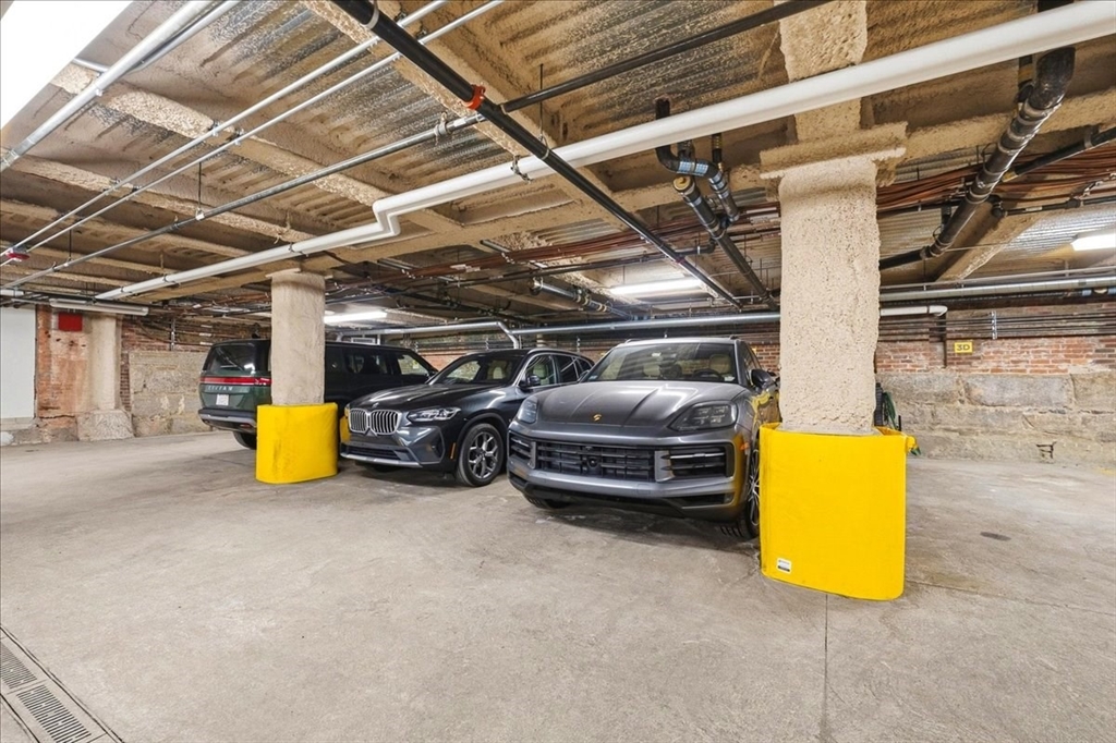 481 Harrison Ave Unit: PHB
