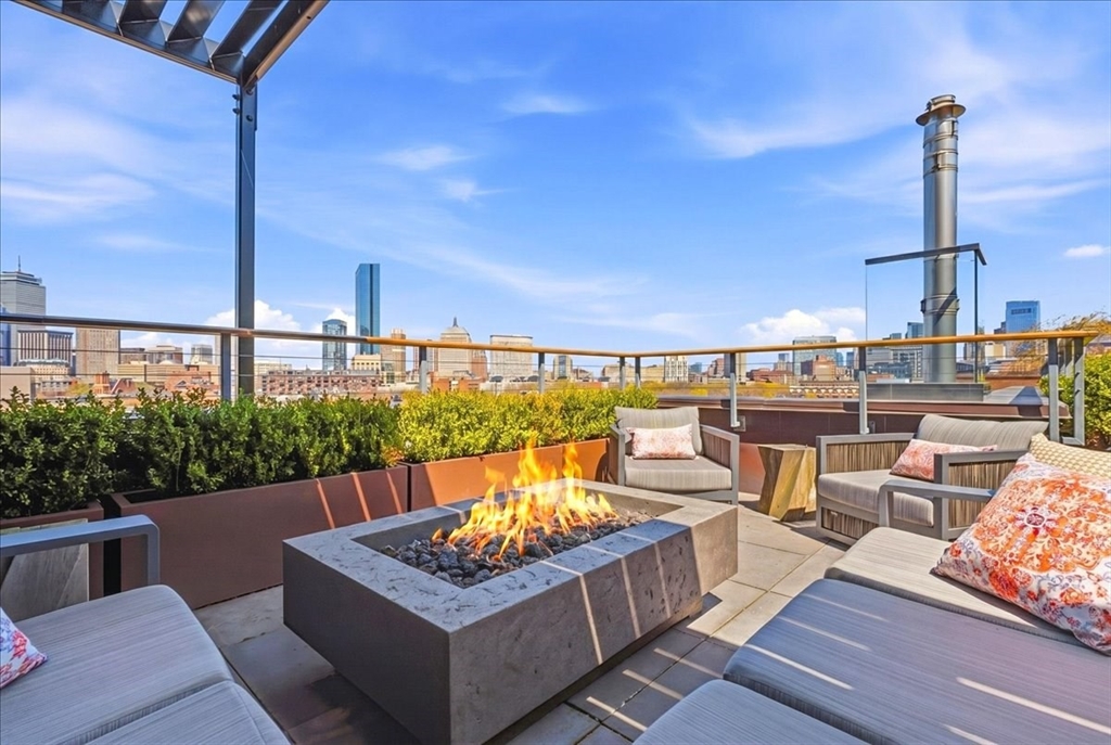 481 Harrison Ave Unit: PHB
