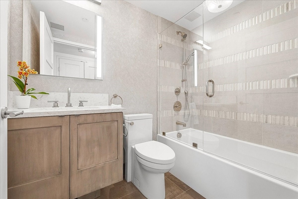 481 Harrison Ave Unit: PHB