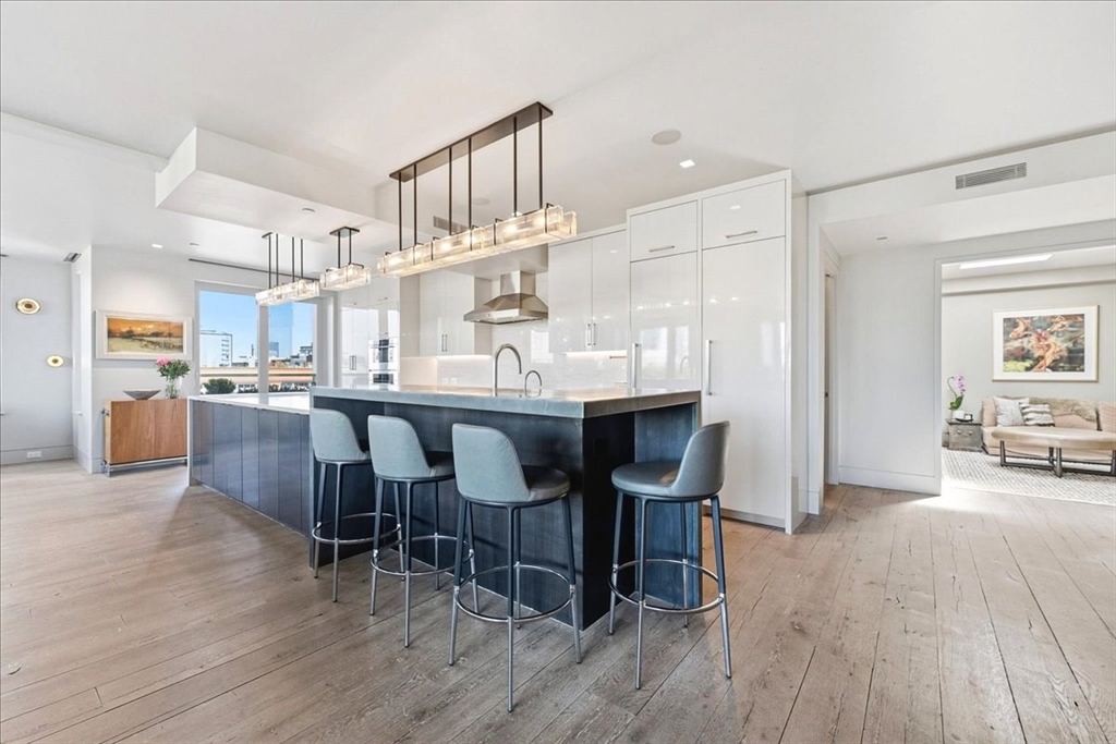 481 Harrison Ave Unit: PHB