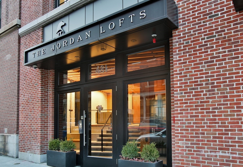 481 Harrison Ave Unit: PHB