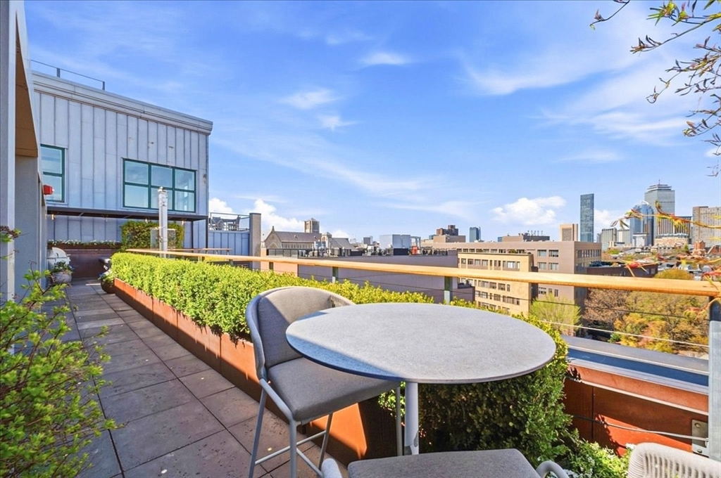 481 Harrison Ave Unit: PHB
