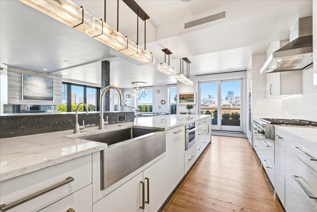 481 Harrison Ave Unit: PHB