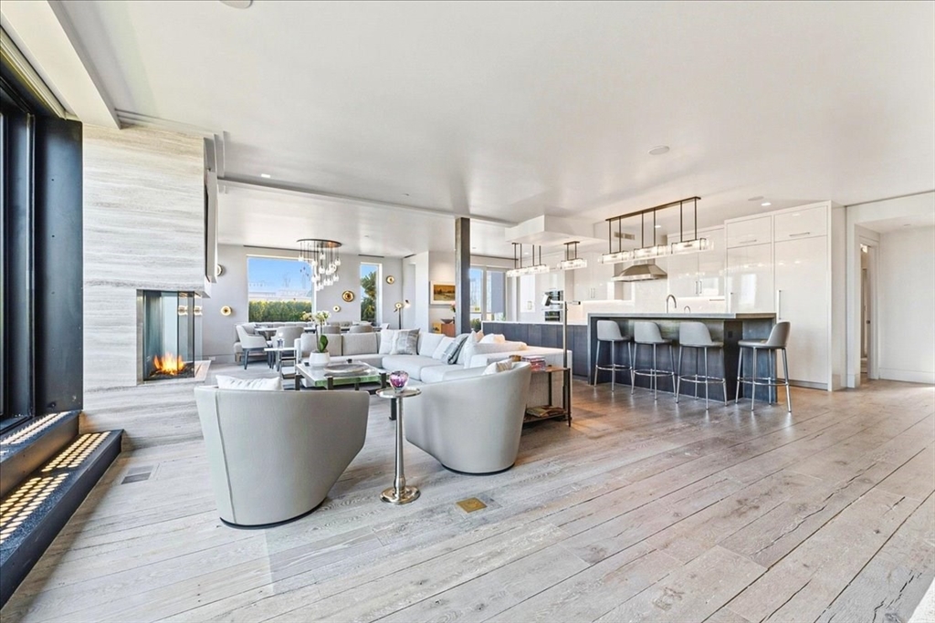 481 Harrison Ave Unit: PHB