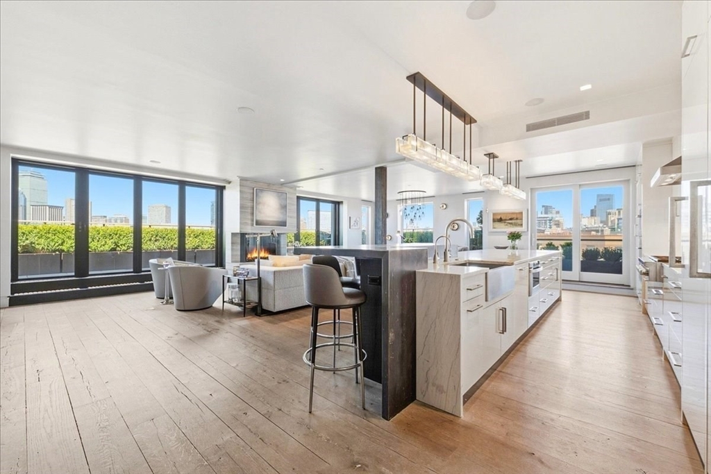 481 Harrison Ave Unit: PHB