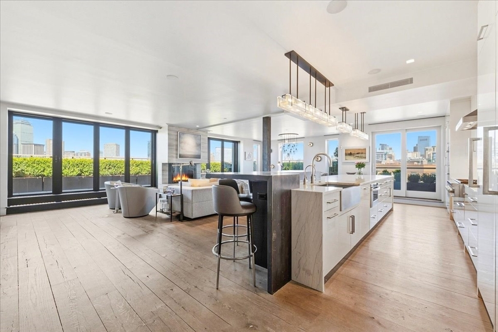 481 Harrison Ave Unit: PHB