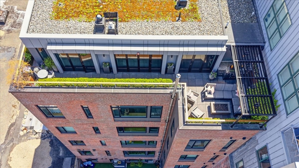 481 Harrison Ave Unit: PHB