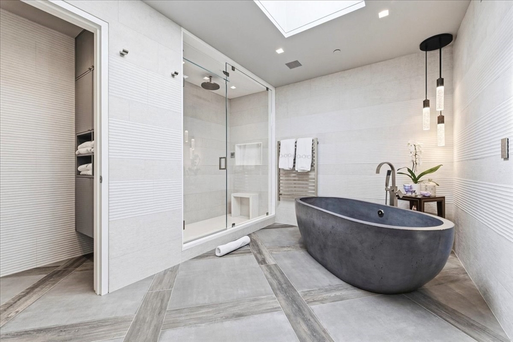 481 Harrison Ave Unit: PHB