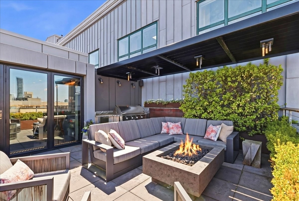481 Harrison Ave Unit: PHB