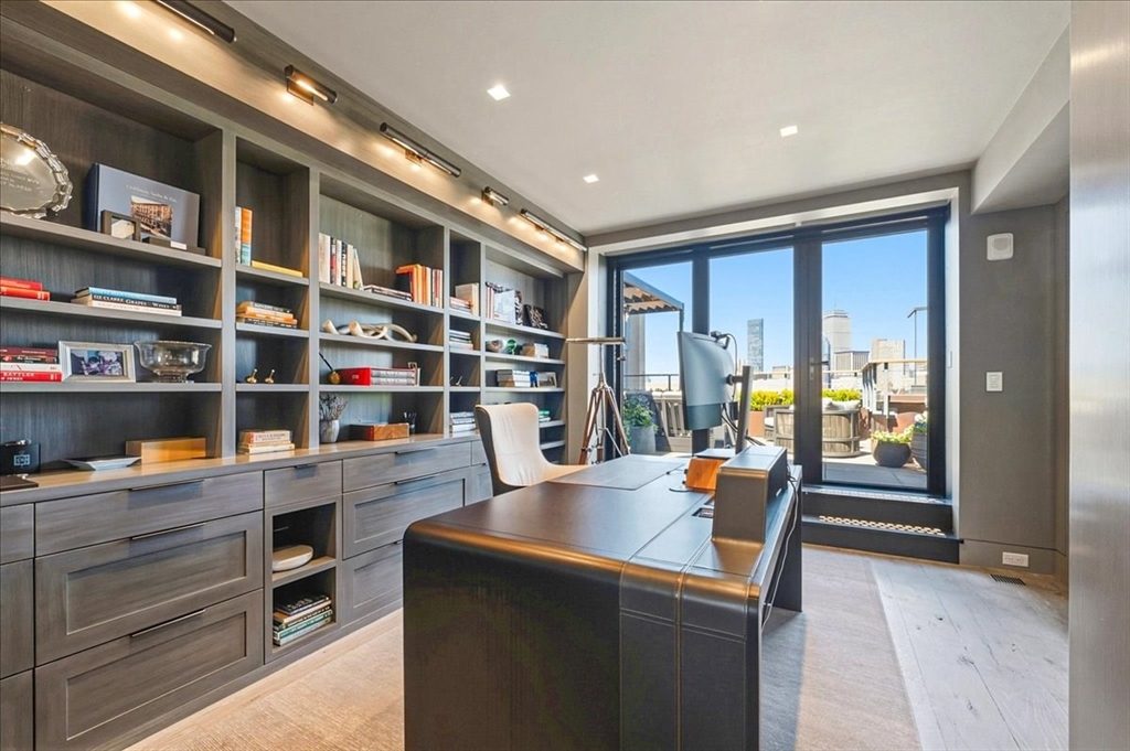 481 Harrison Ave Unit: PHB