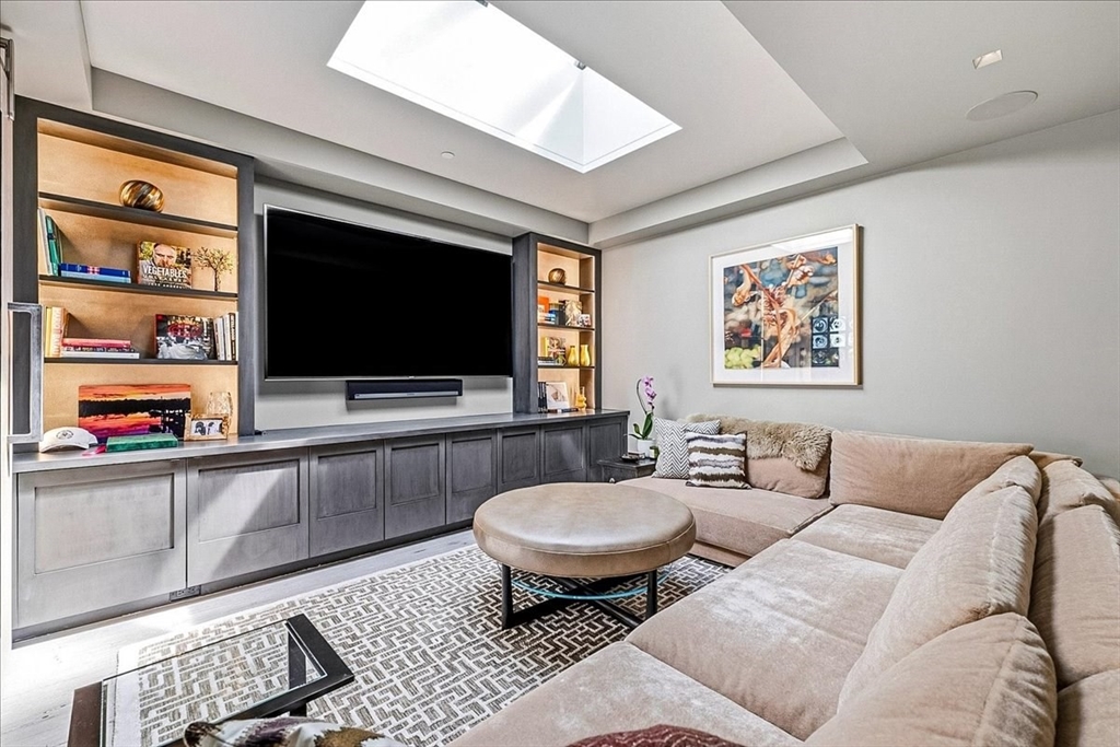 481 Harrison Ave Unit: PHB
