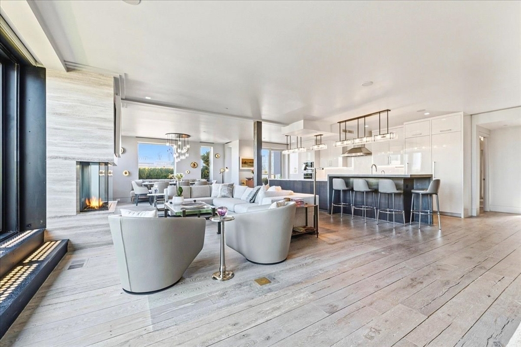 481 Harrison Ave Unit: PHB