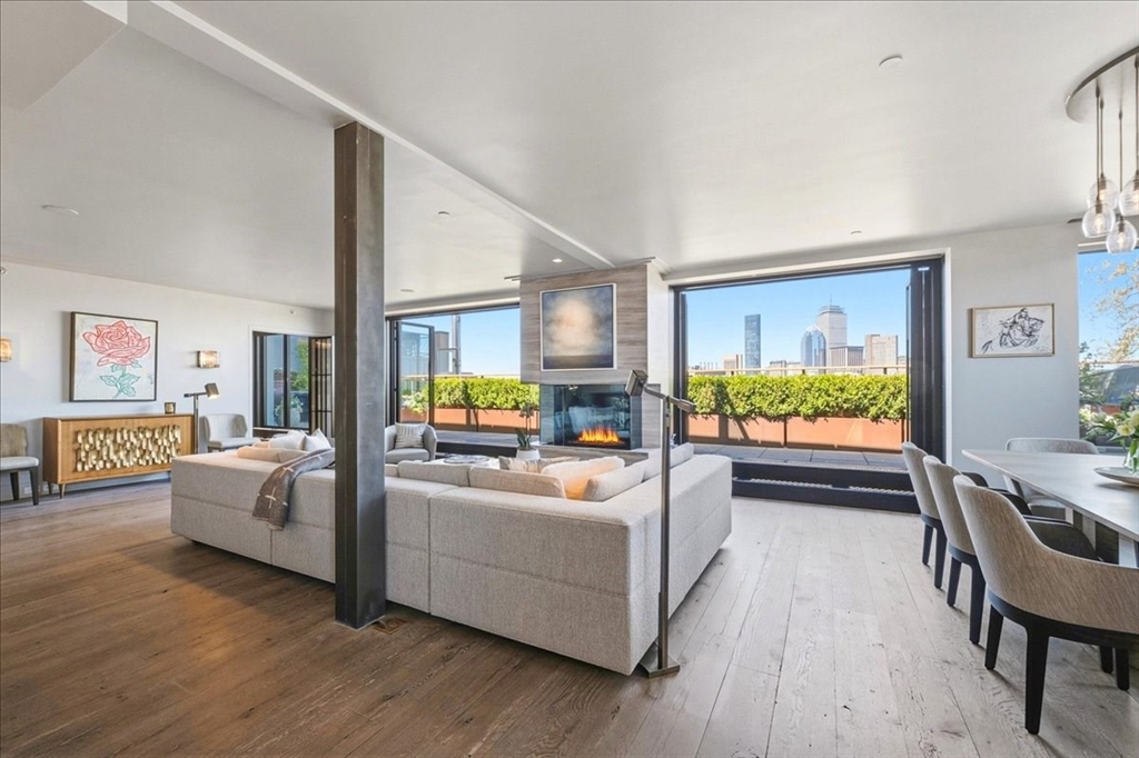 481 Harrison Ave Unit: PHB