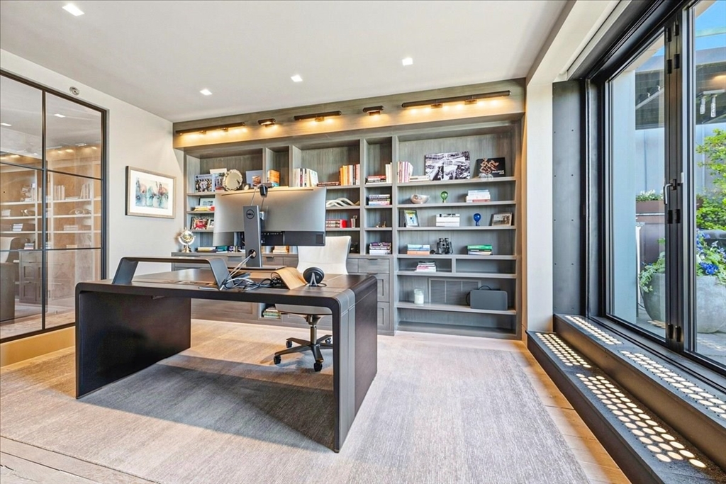 481 Harrison Ave Unit: PHB