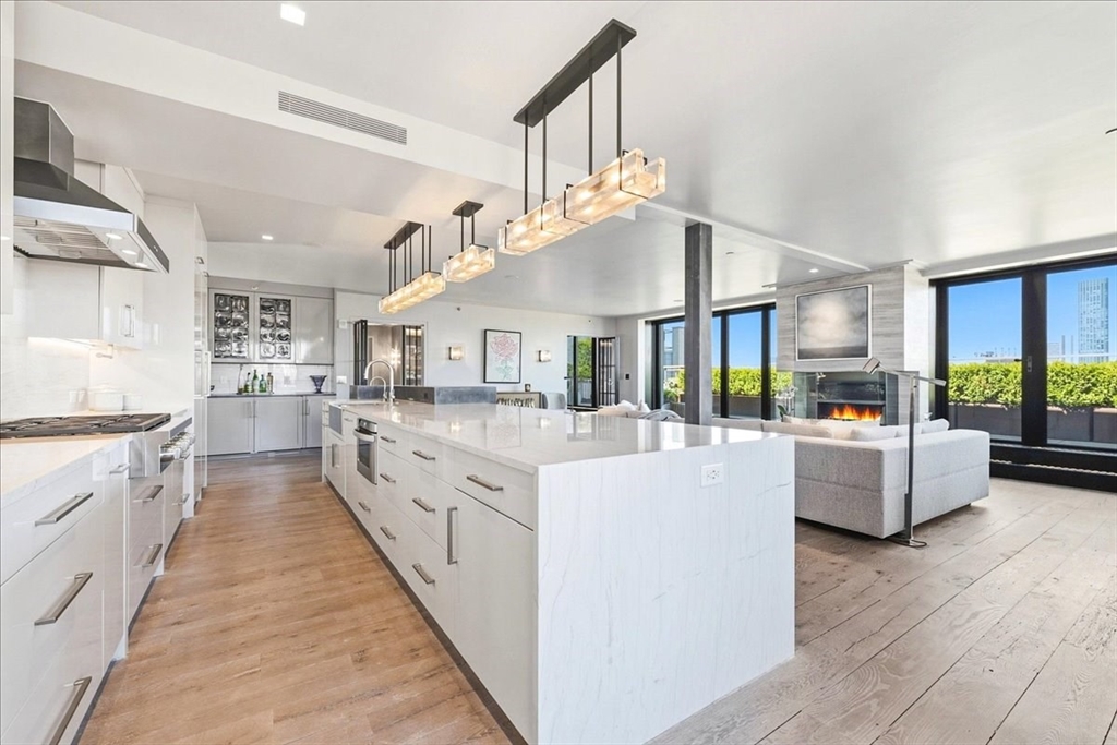 481 Harrison Ave Unit: PHB