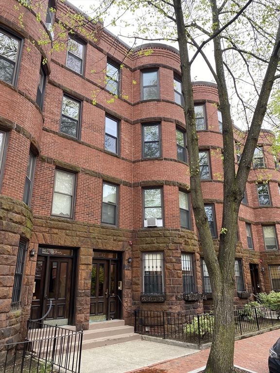17 Follen St # 2F