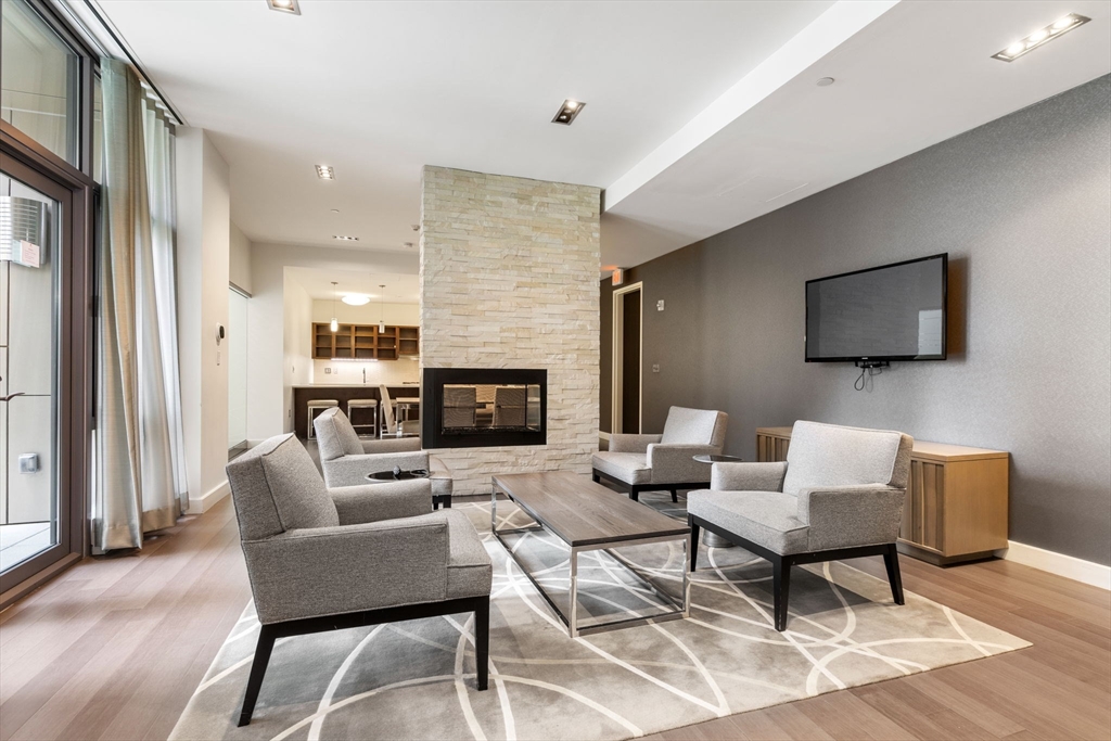 43 Westland Ave # 605