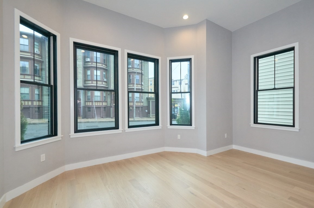 360 Meridian St # 5