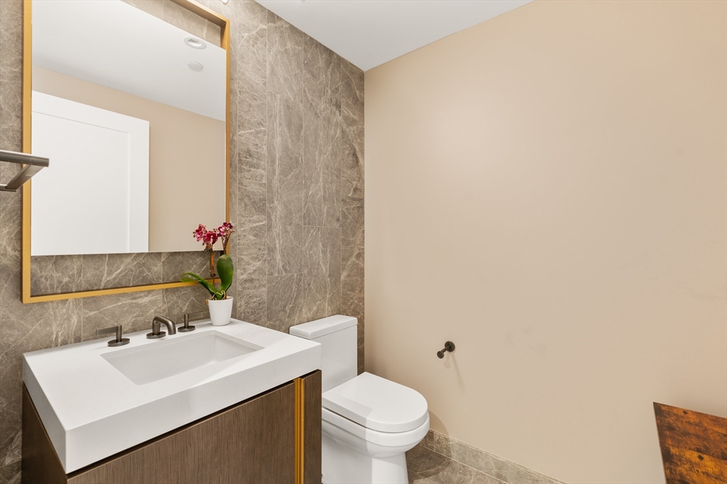 380 Harrison Ave Unit: Penthouse2M