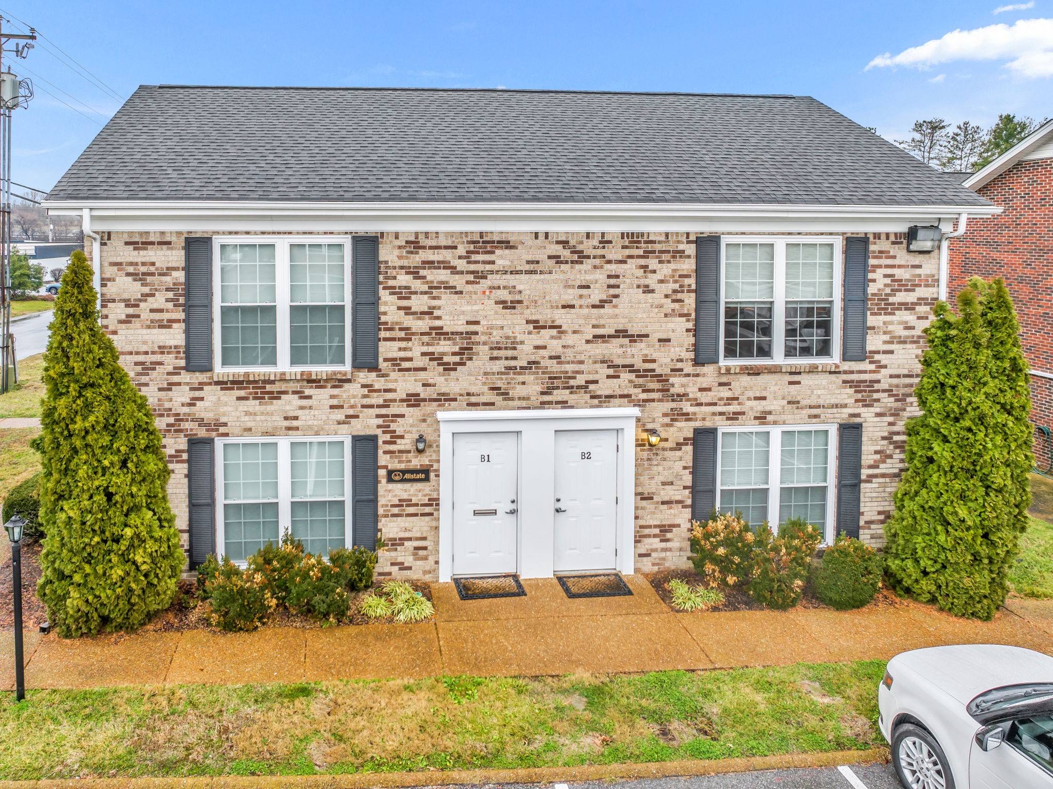 109 Holiday Ct