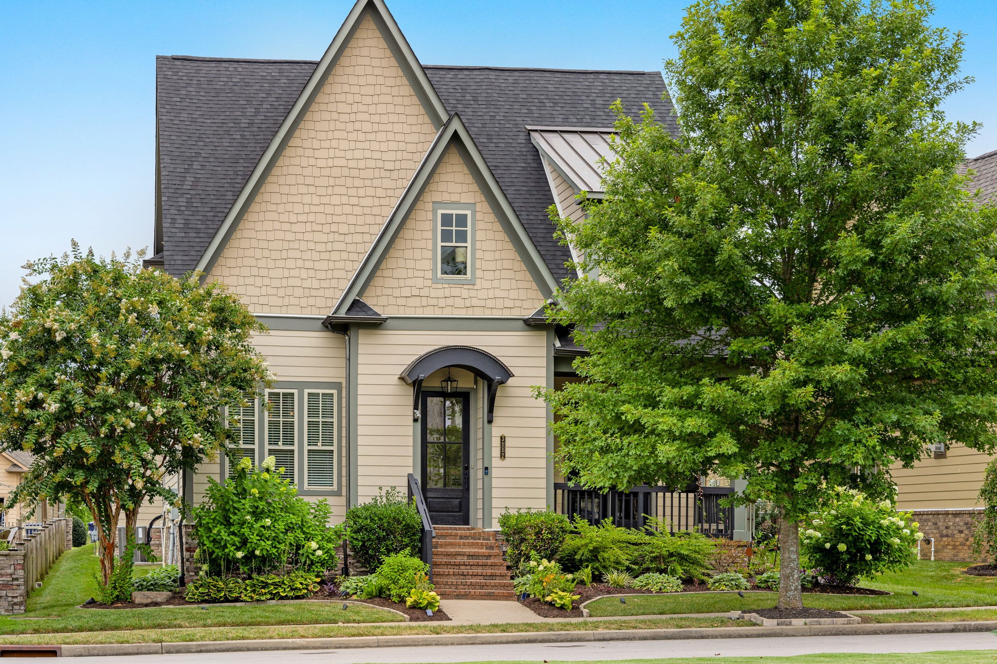 3112 Hazelton Dr