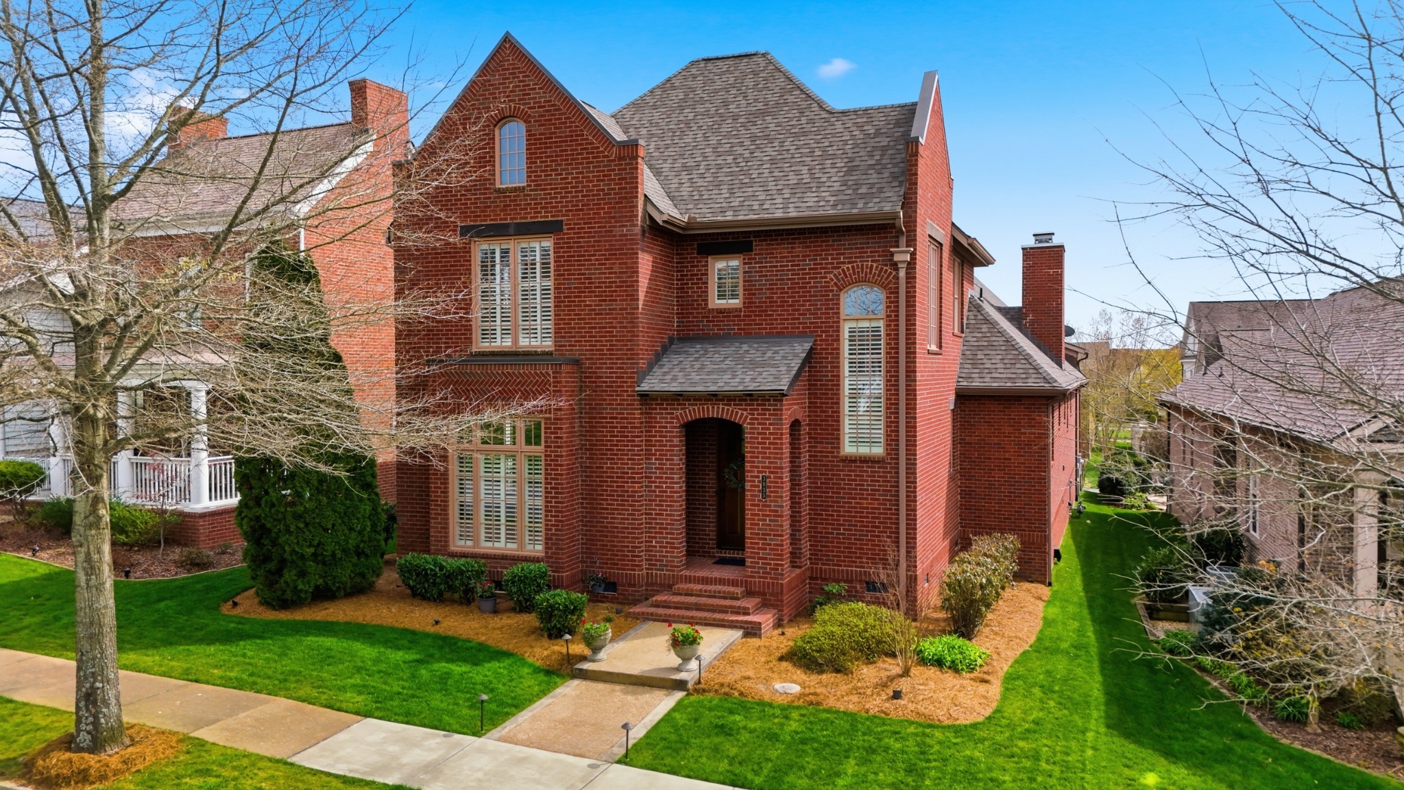 3833 Somers Ln