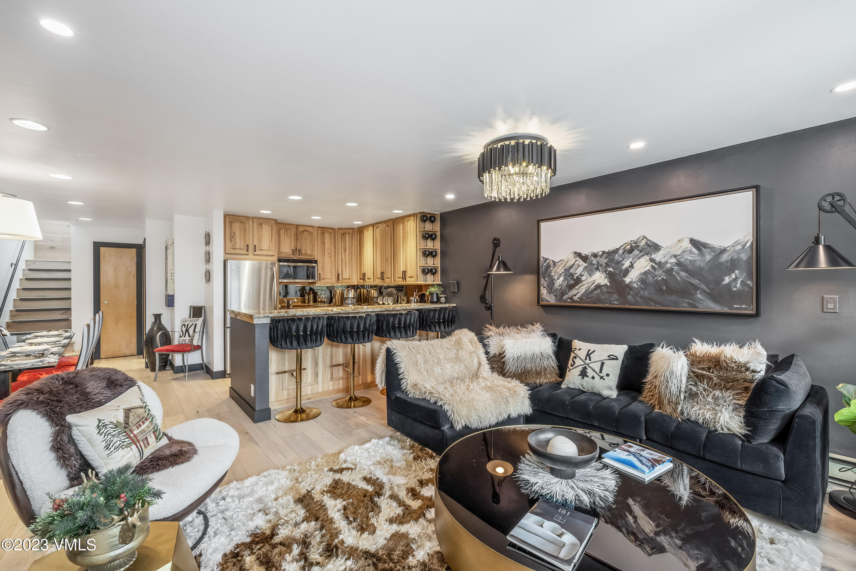 1100 N Frontage Road W 1413