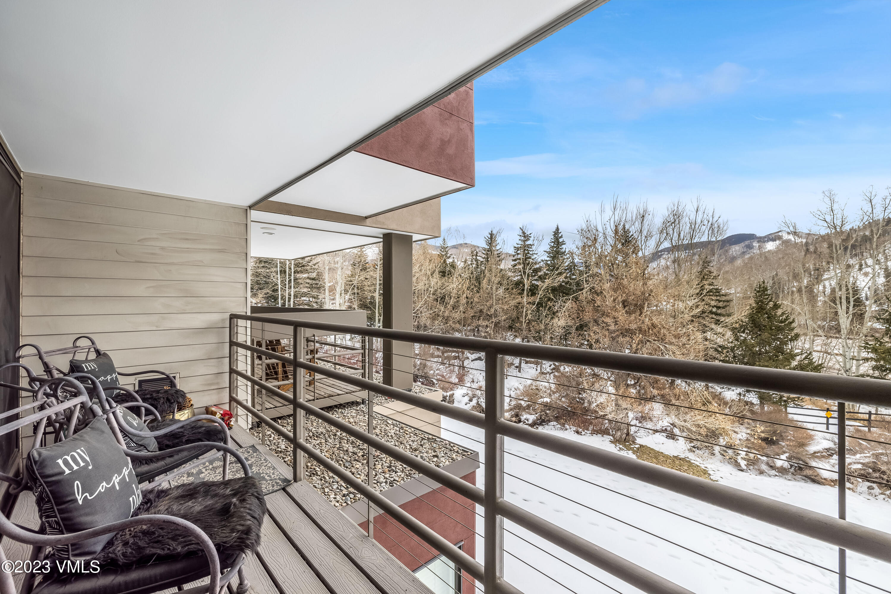 1100 N Frontage Road W 1413