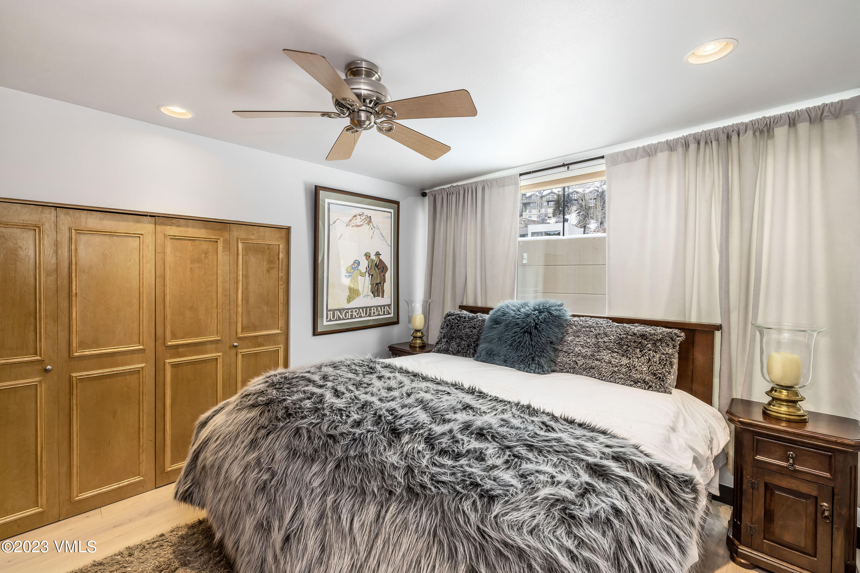 1100 N Frontage Road W 1413