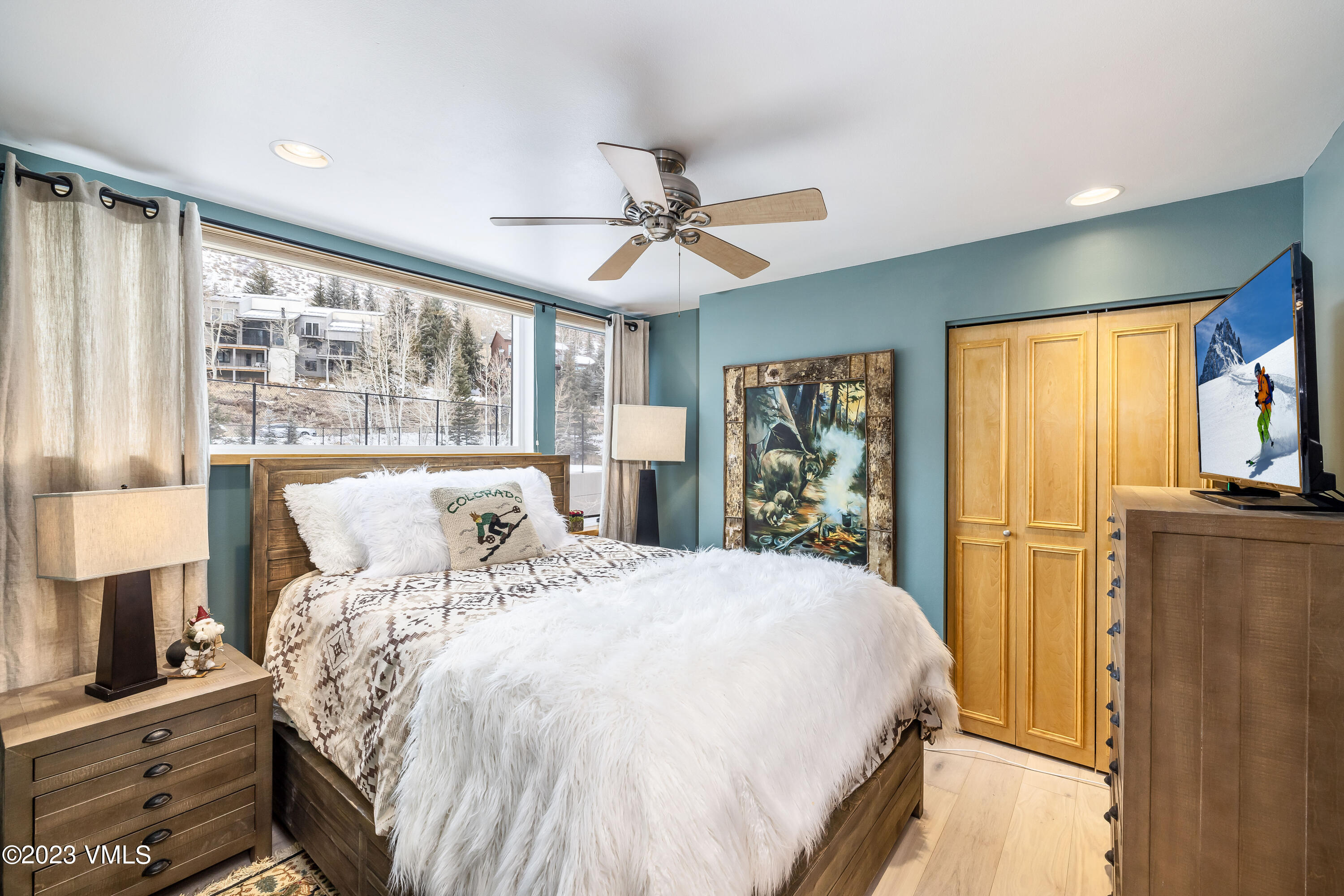 1100 N Frontage Road W 1413