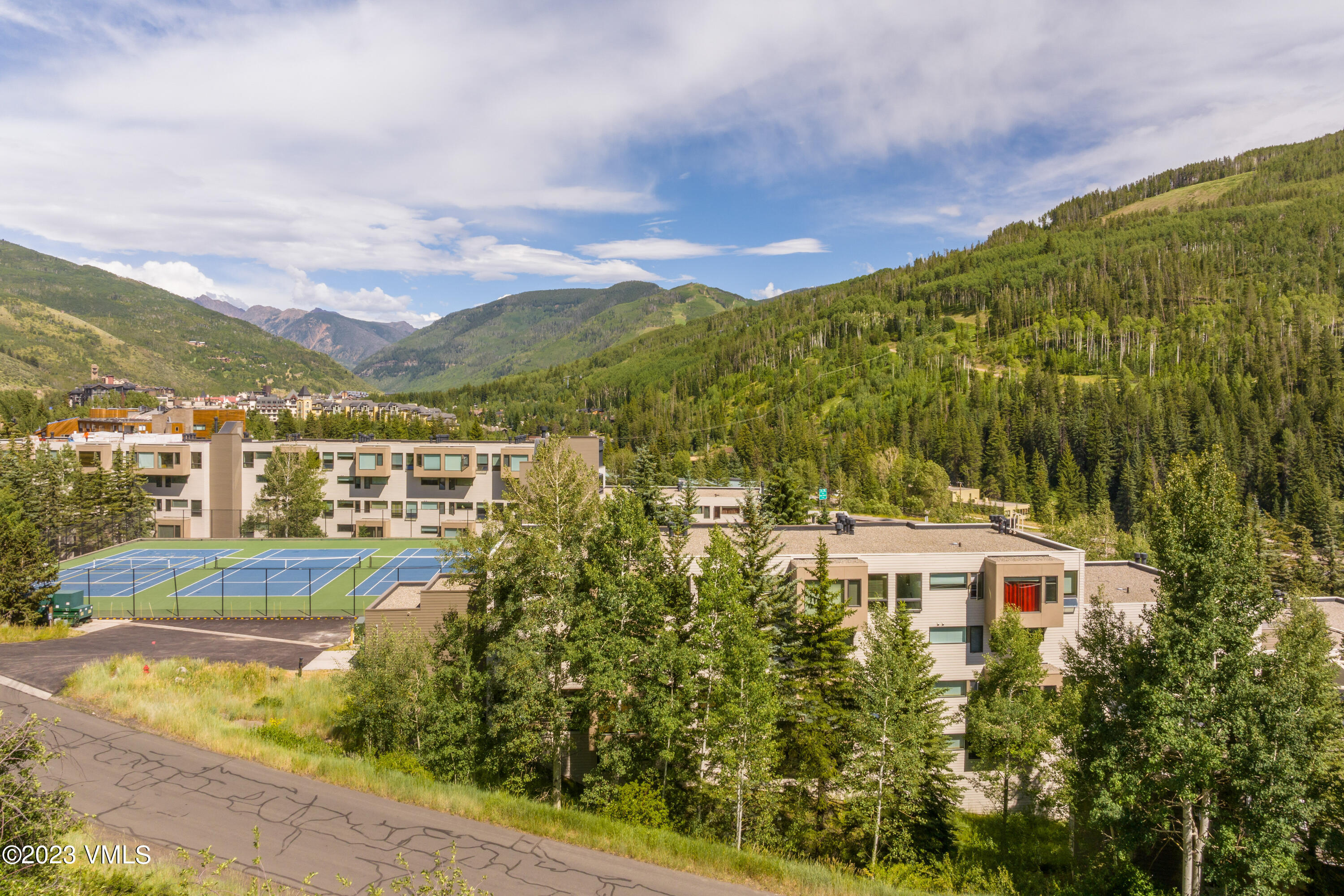 1100 N Frontage Road W 1413