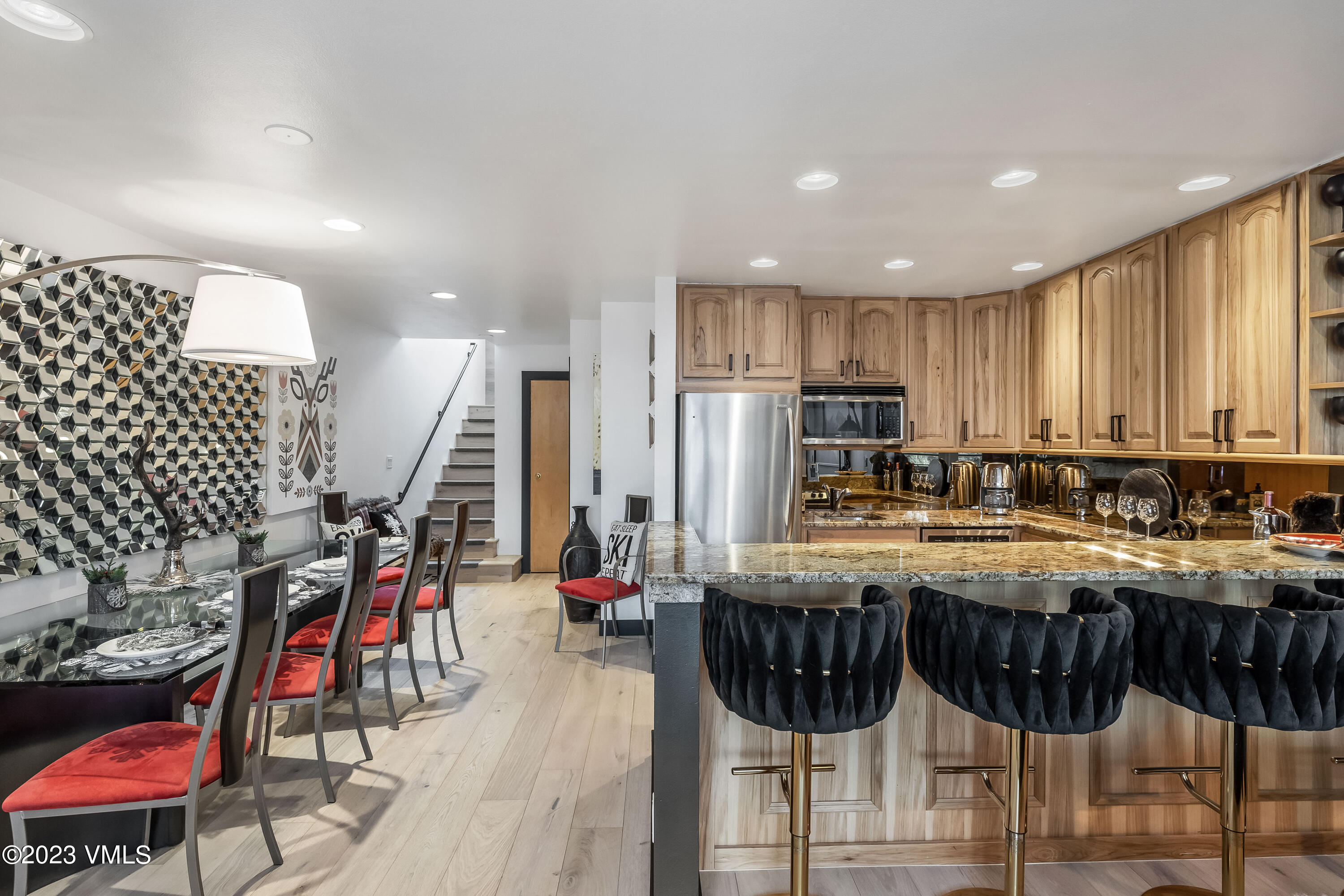 1100 N Frontage Road W 1413