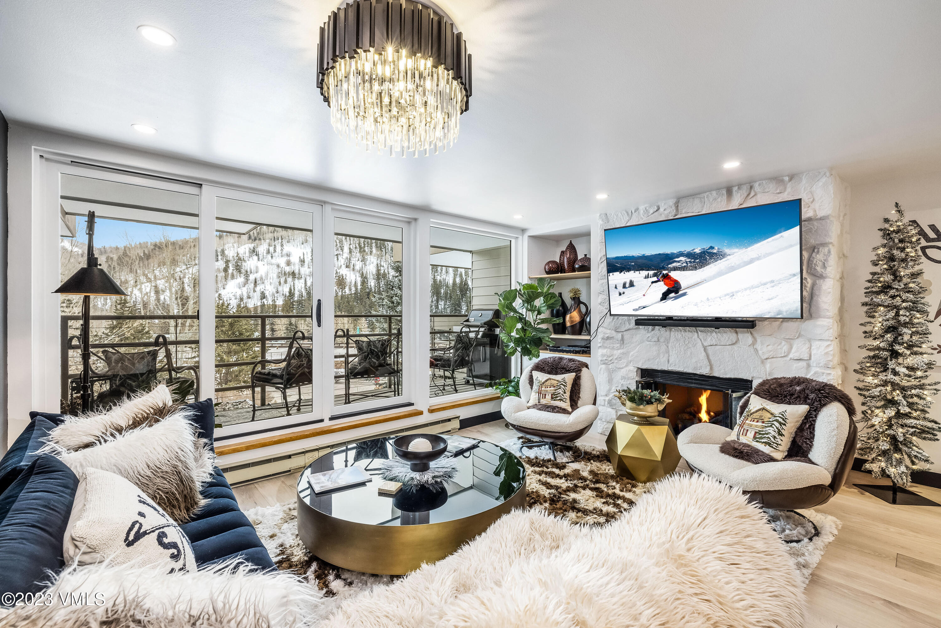 1100 N Frontage Road W 1413