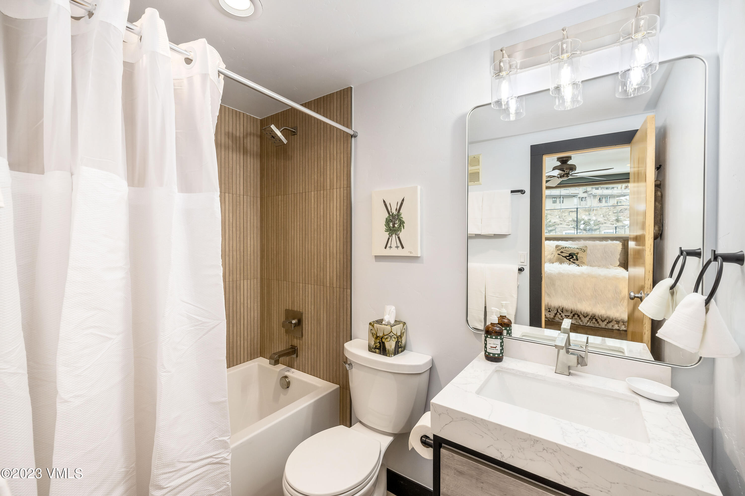 1100 N Frontage Road W 1413