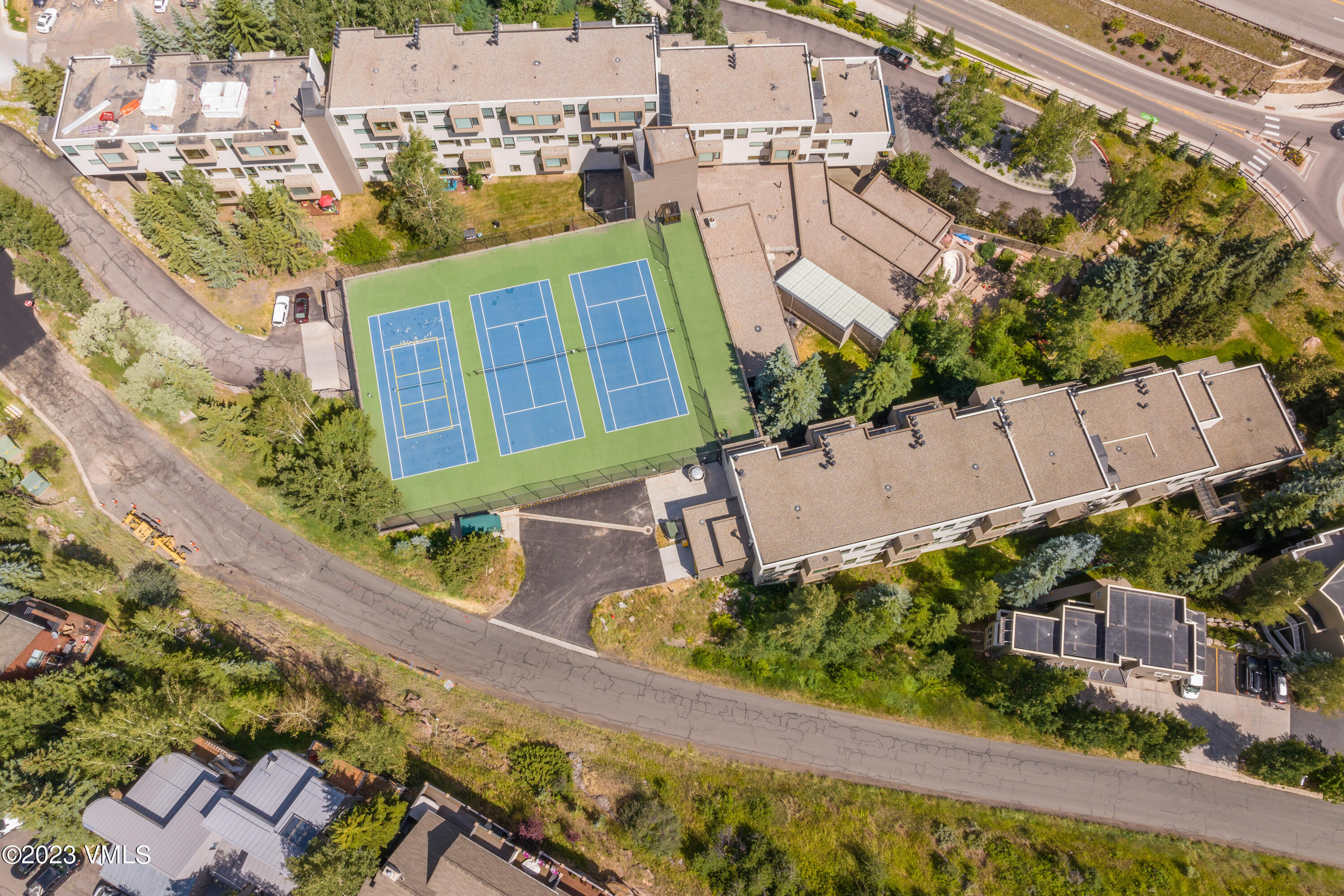 1100 N Frontage Road W 1413