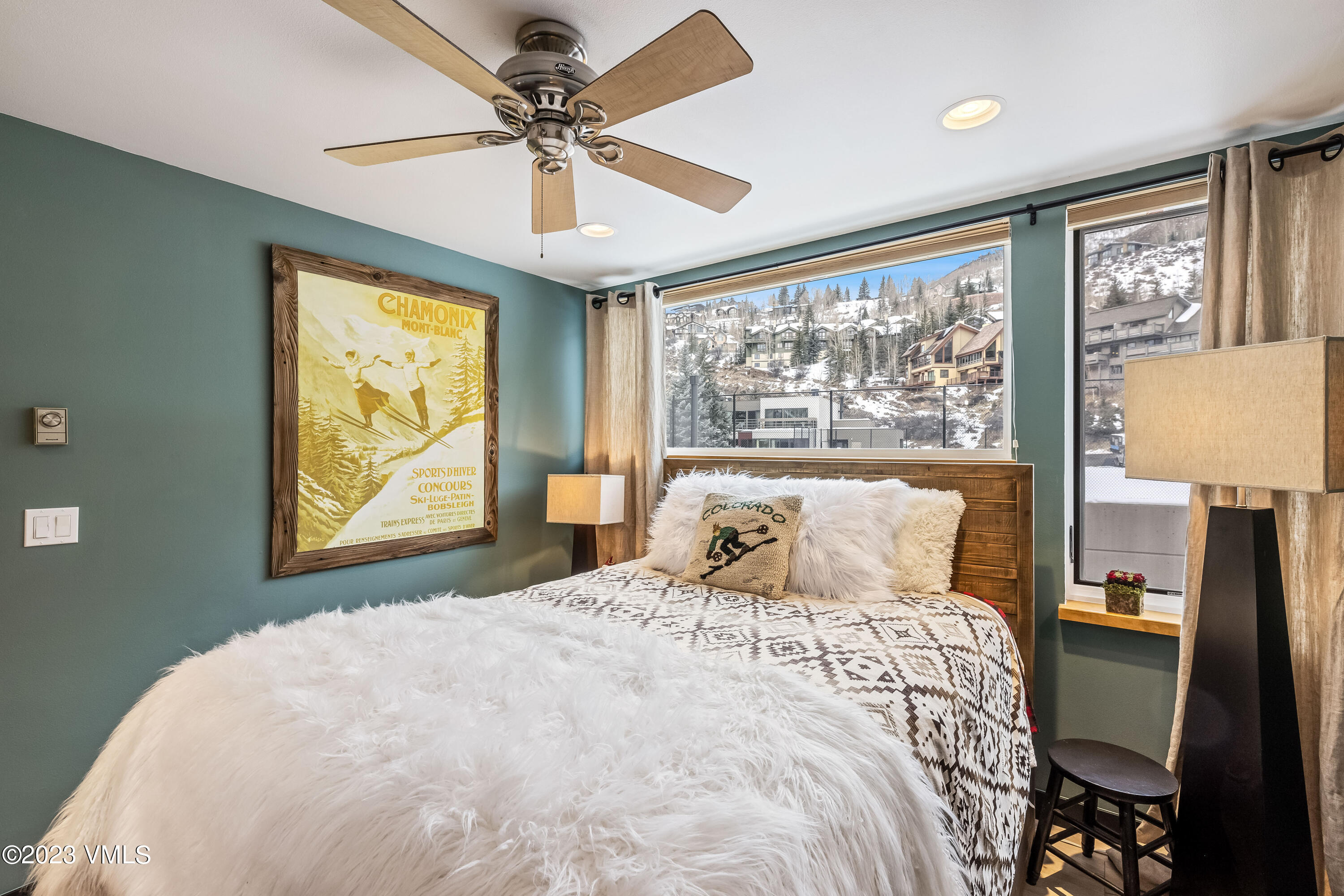 1100 N Frontage Road W 1413