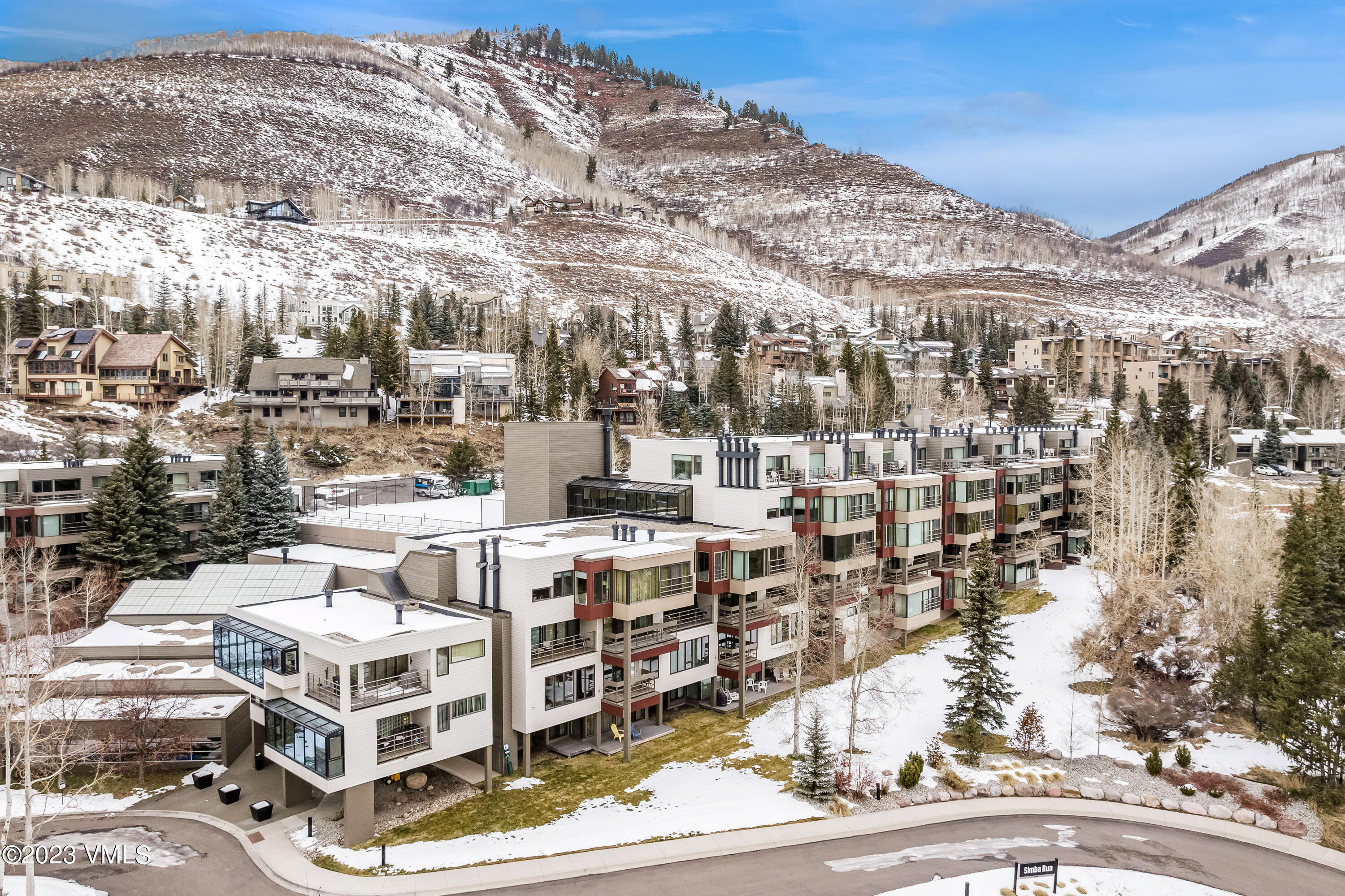 1100 N Frontage Road W 1413