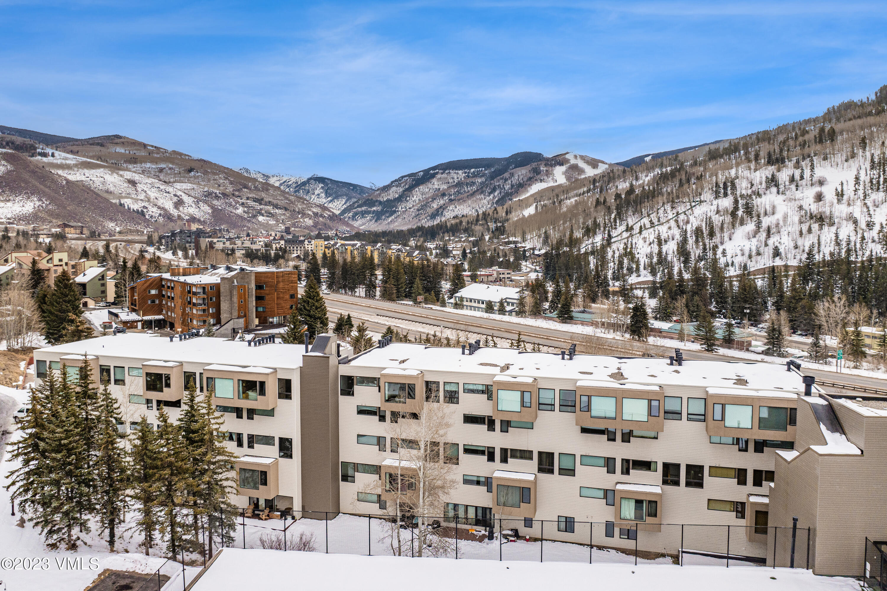 1100 N Frontage Road W 1413