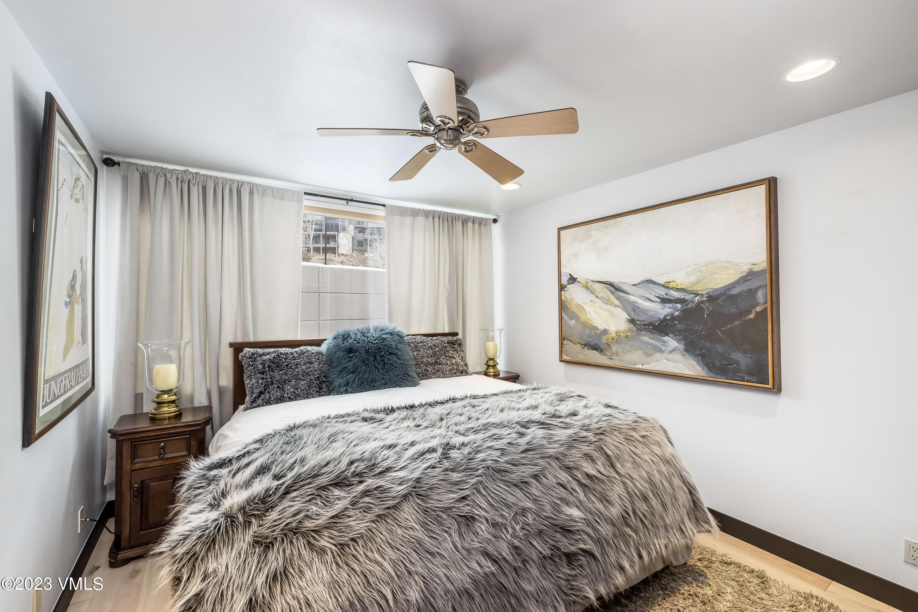 1100 N Frontage Road W 1413