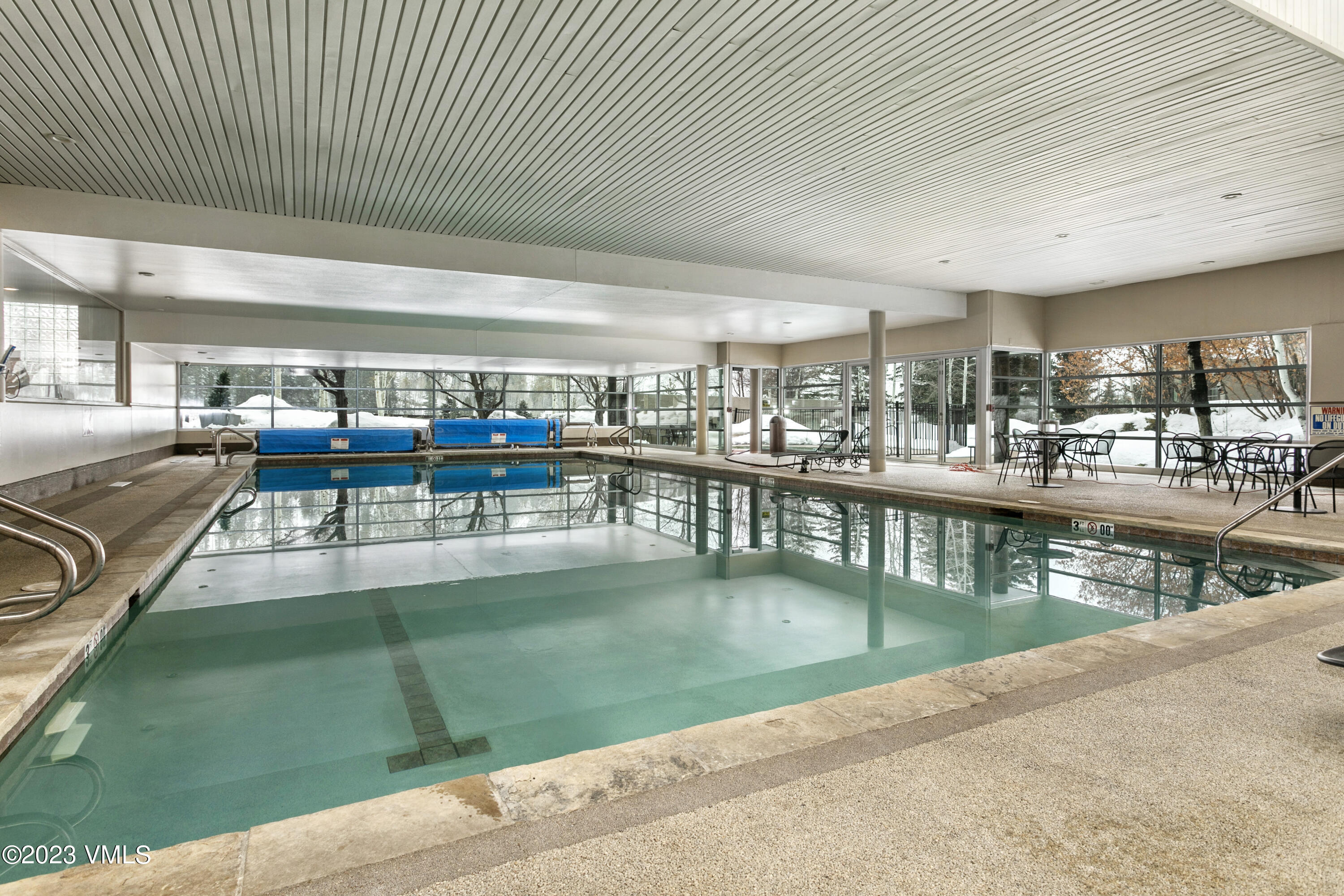 1100 N Frontage Road W 1413