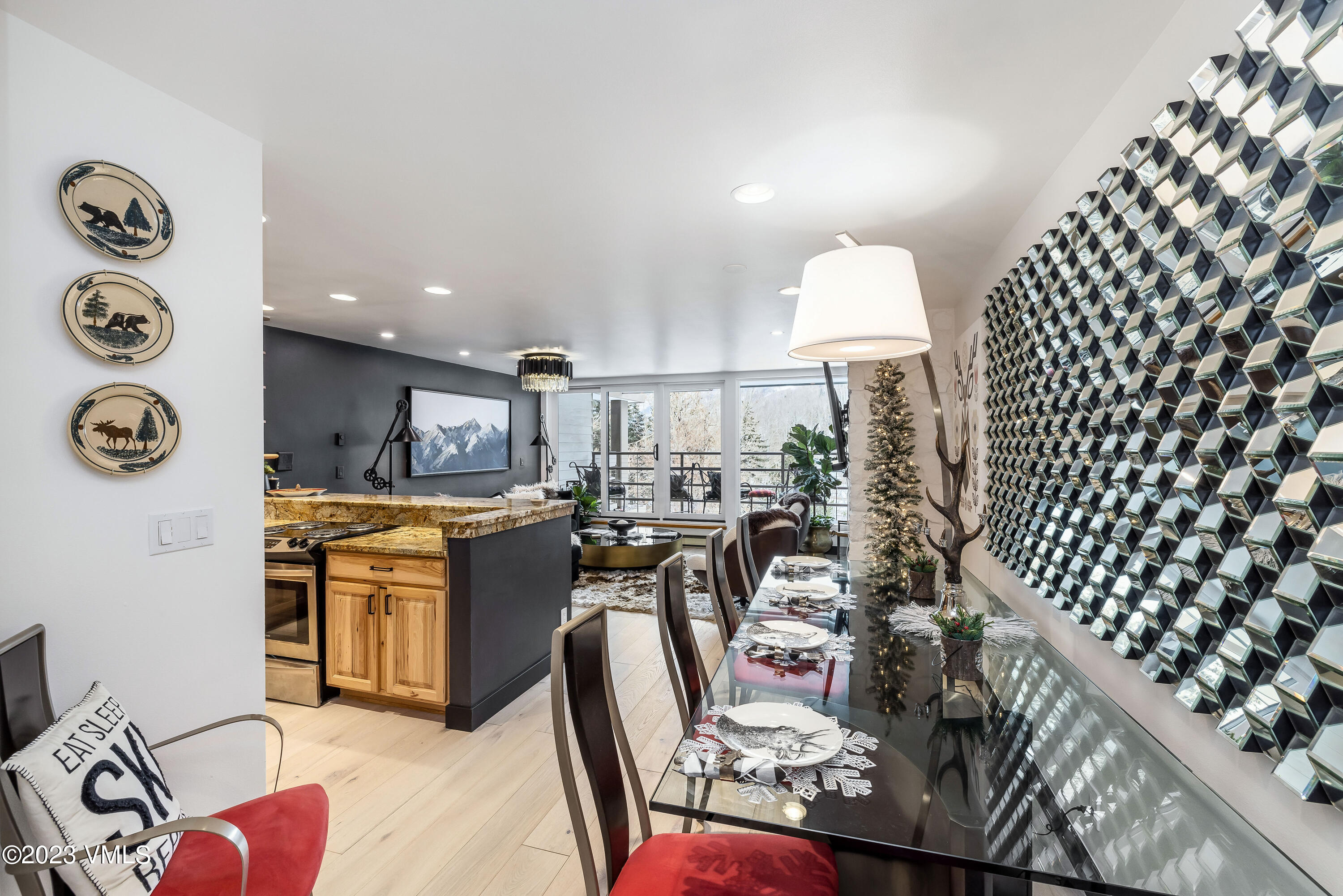 1100 N Frontage Road W 1413